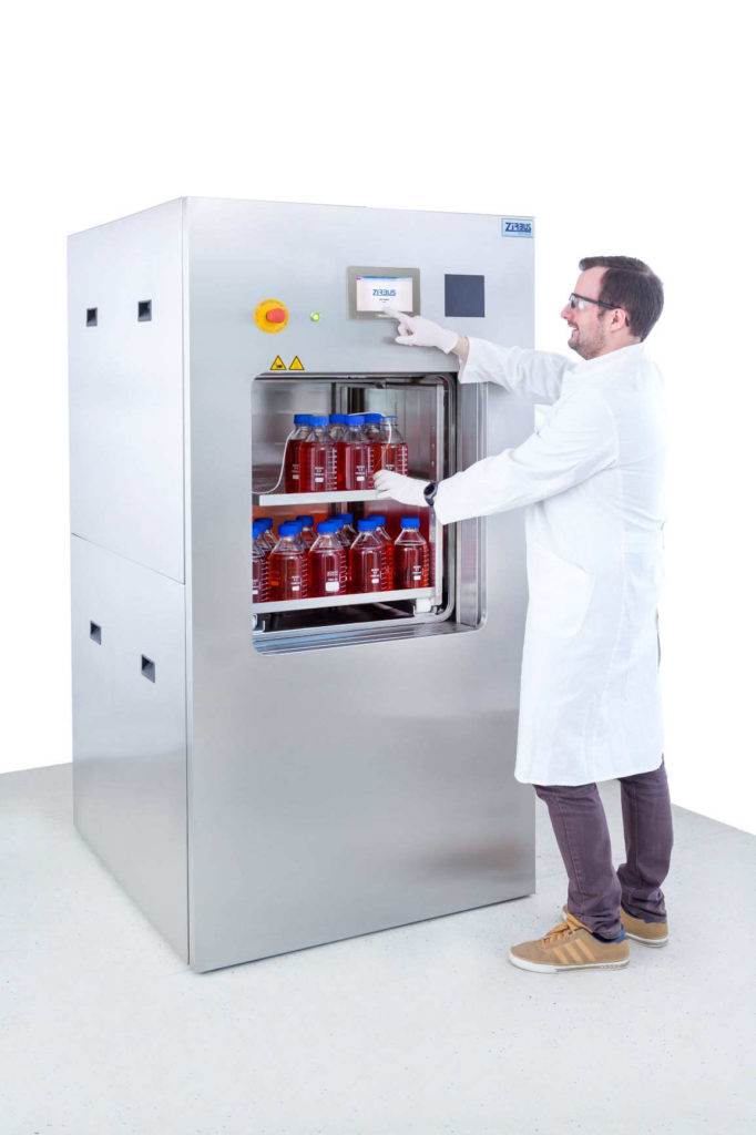 Autoclaves para laboratorio y producción con cámara cuadrada y puerta vertical de Zirbus
